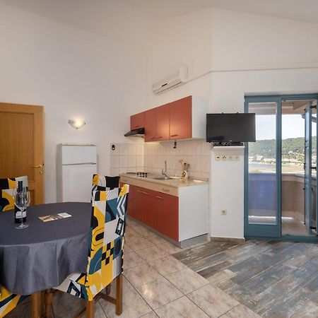 Apartment Sandra Supetarska Draga Exterior photo