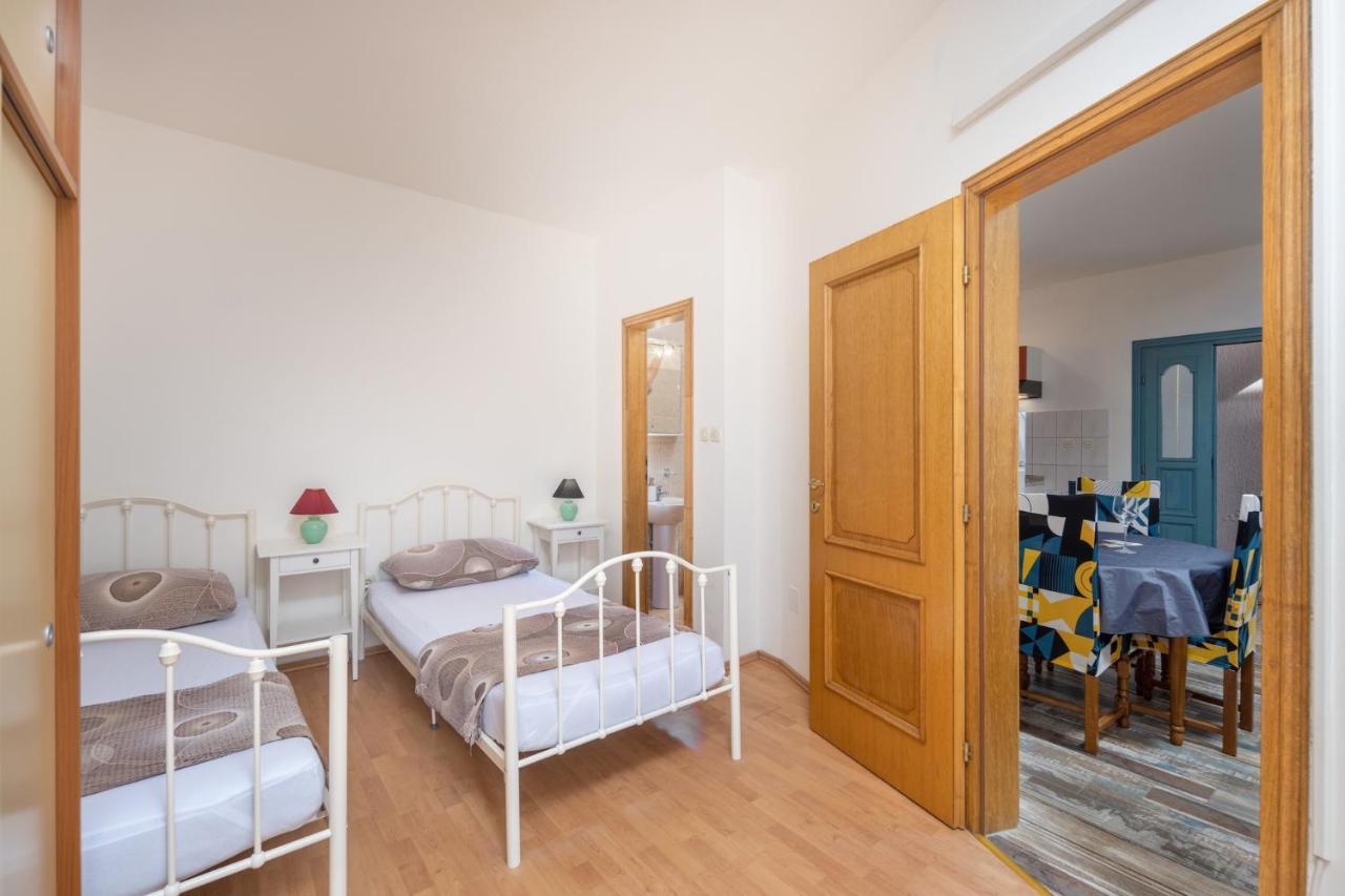 Apartment Sandra Supetarska Draga Exterior photo